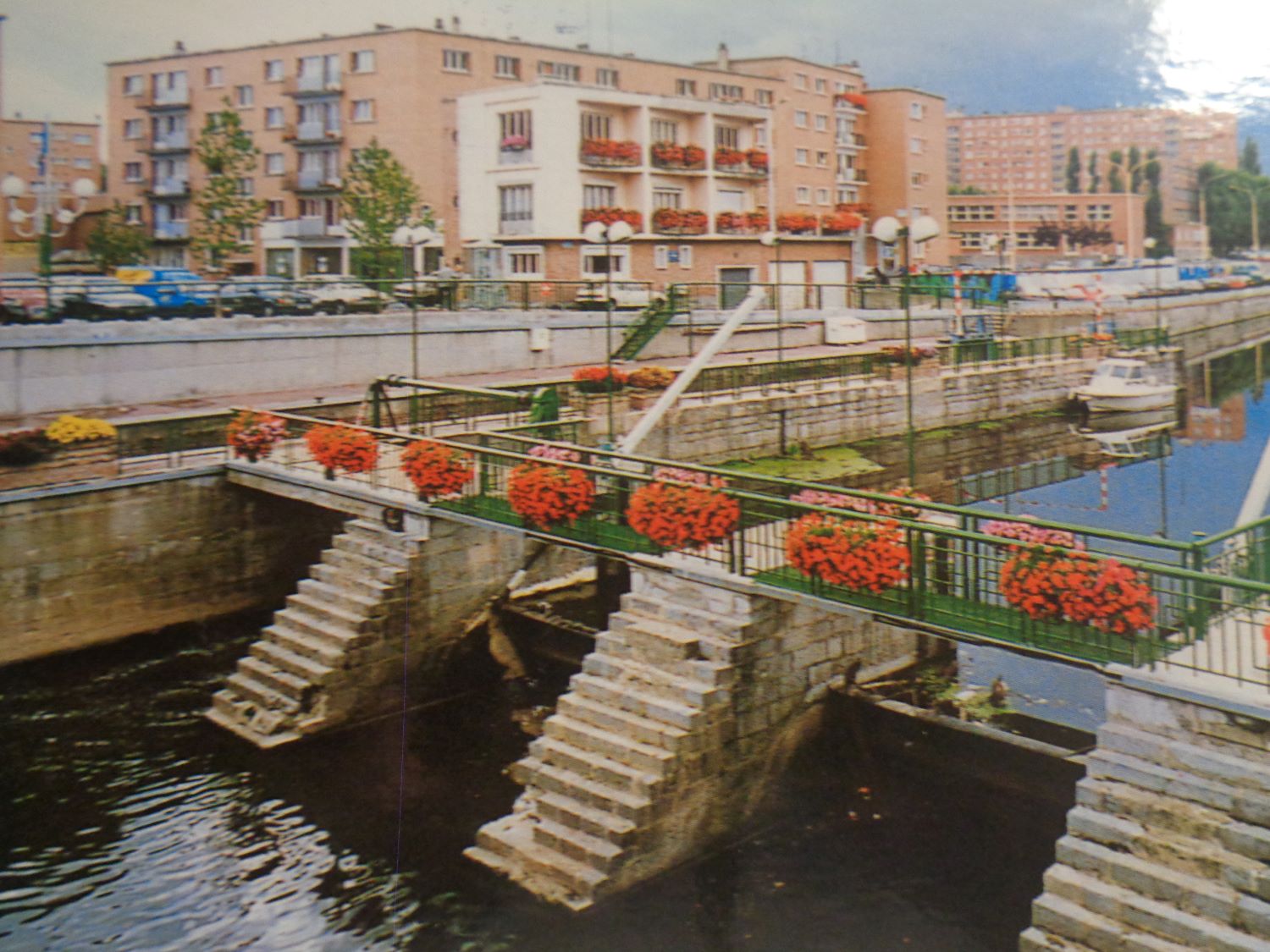 Mauberge ecluse de la sambre