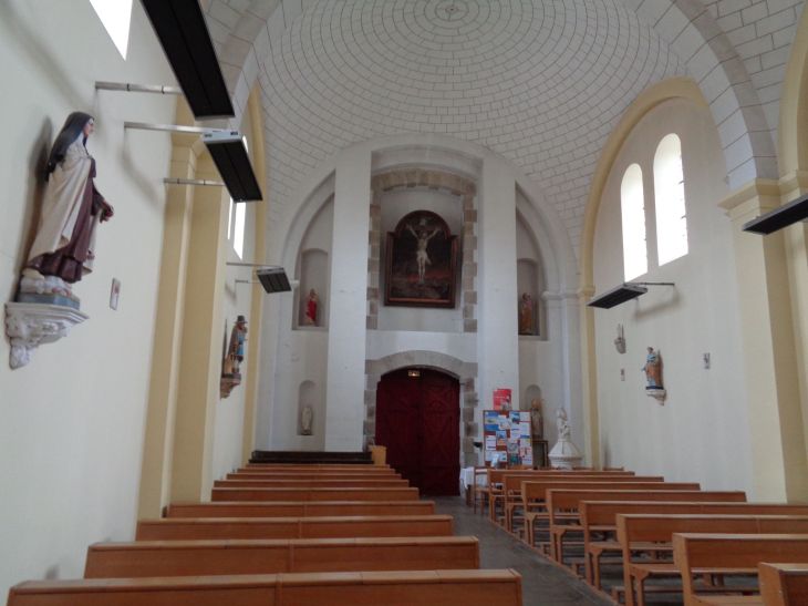 Meriadec ch st meriadec altar to back jun22