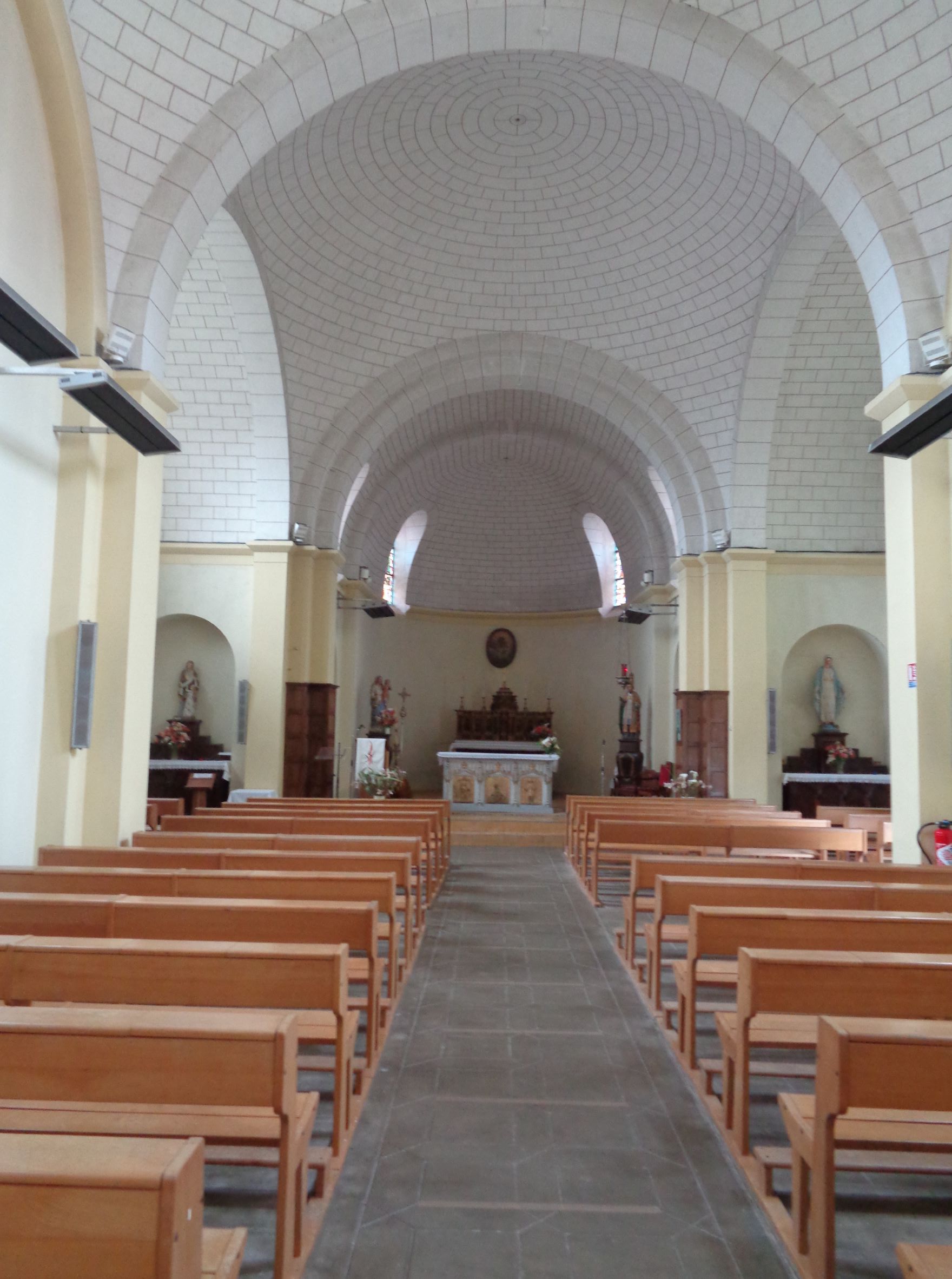 Meriadec ch st meriadec nave to altar jun22