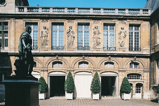 paris-hotel-carnavalet-23-rue-de-sevigne-3e-museum-jan09