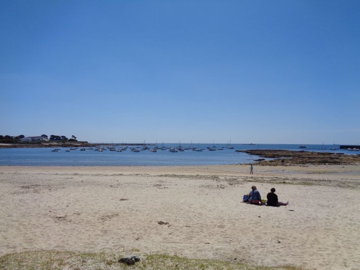 Ploemeur plage de l'anse du stole beach boats jun22