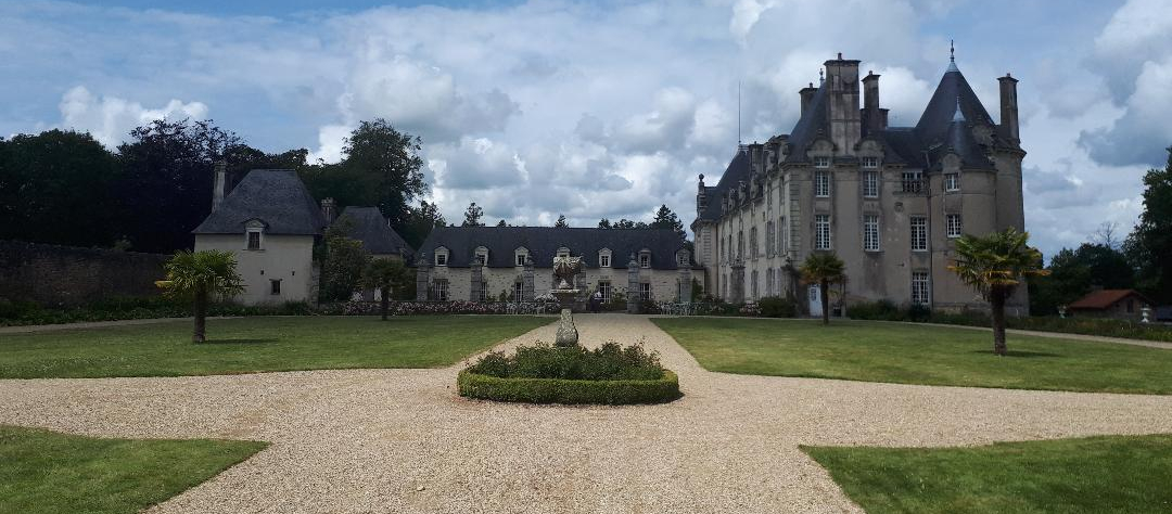 plu-keronic-castle-from-french-garden-to-back-of-castle-jun19