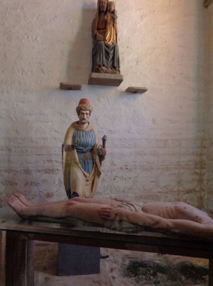 Queven ch Saint-Pierre et Saint-Paul mise au tombeau partial jun22