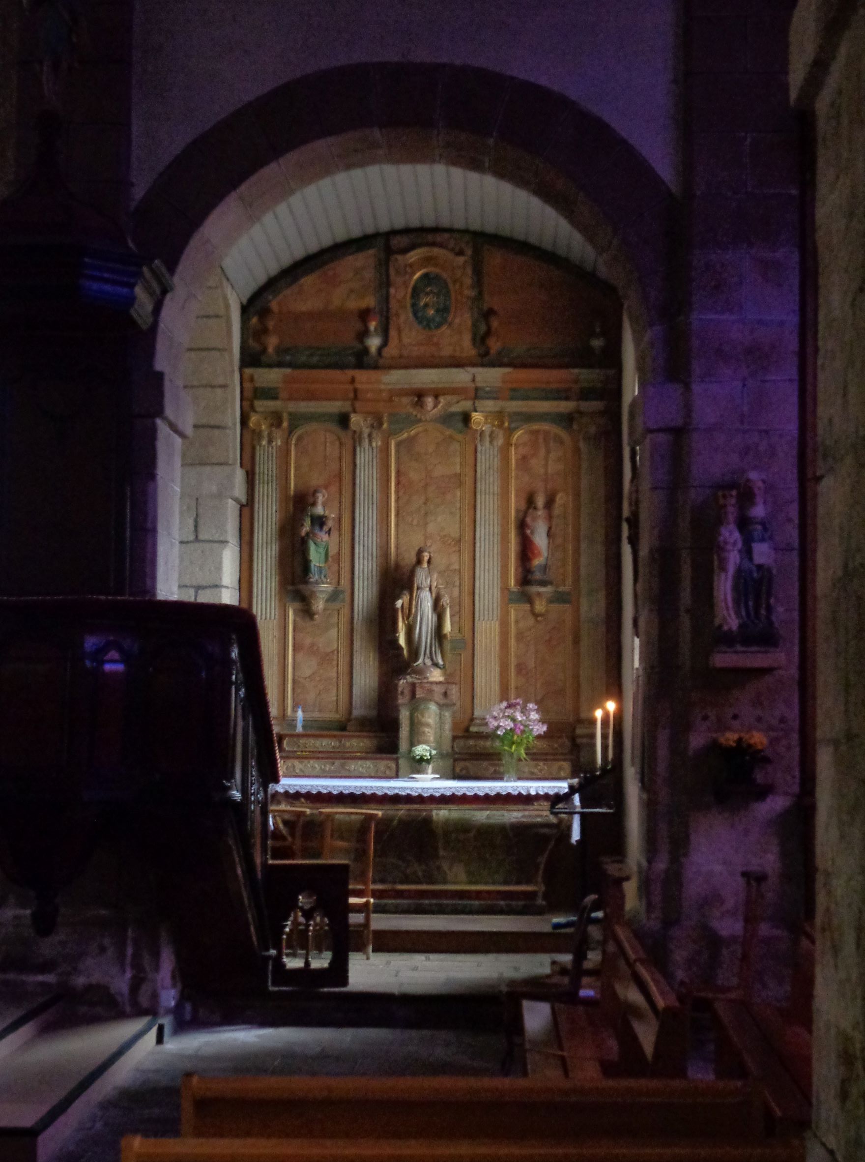 Riec sur belon ch Saint-Pierre altar jun22