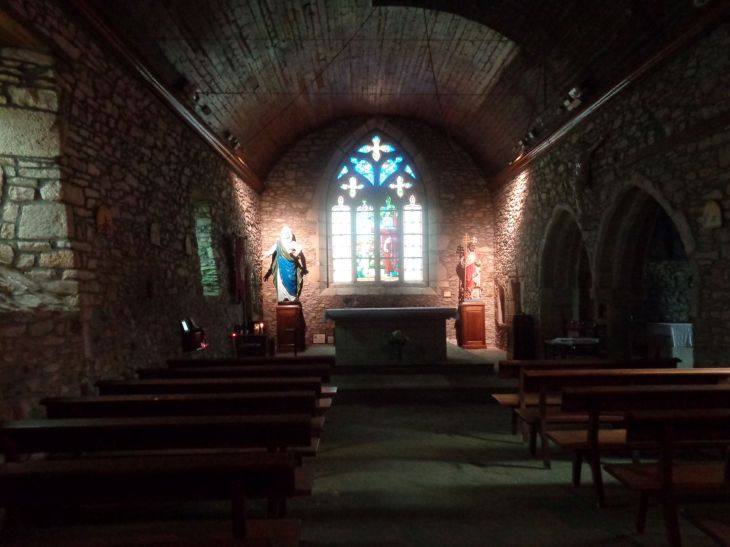 Branderion chapelle Sainte Anne nave to altar jul22