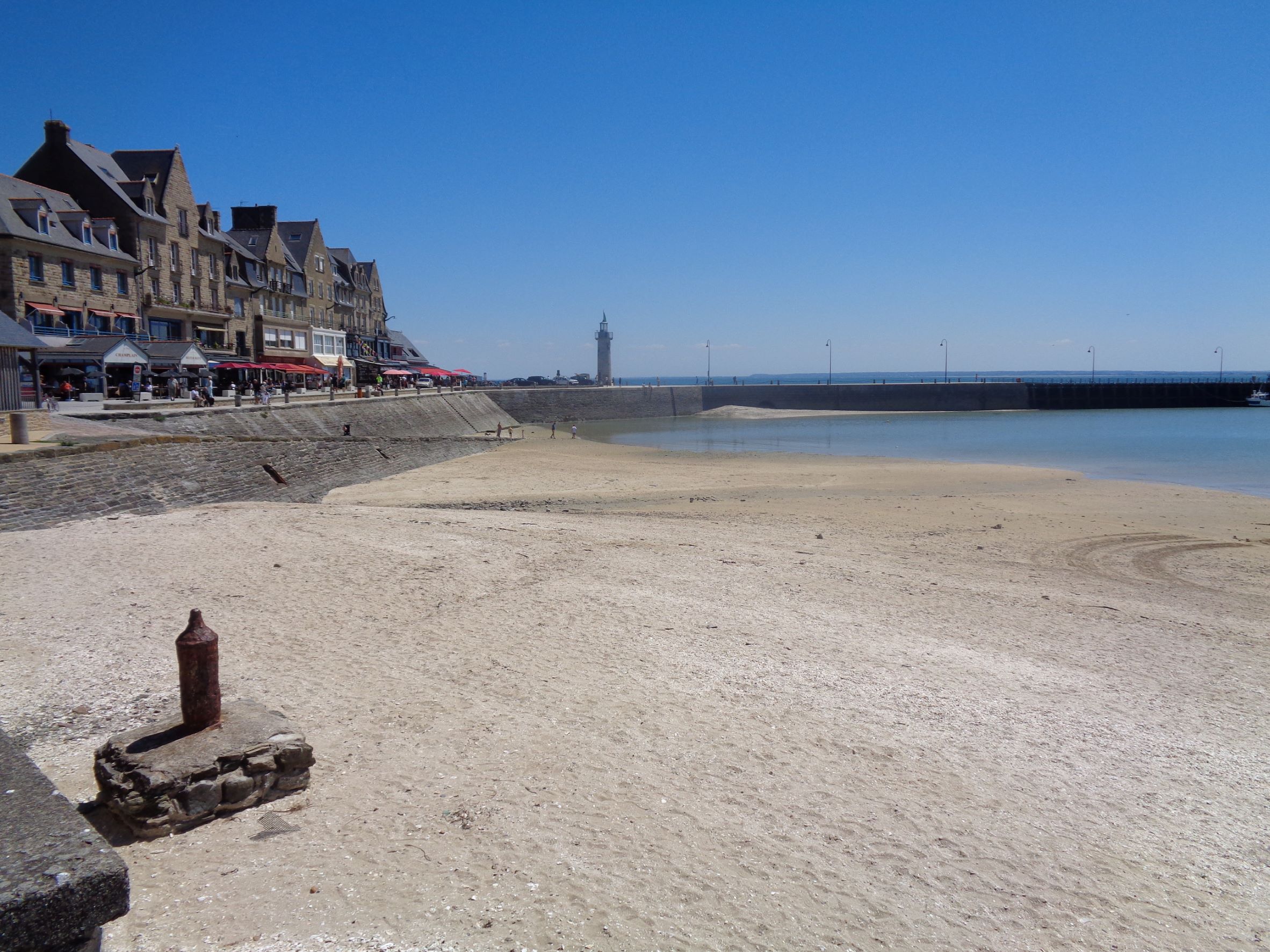 Cancale plage de cancale lighthouse fenetre jul22