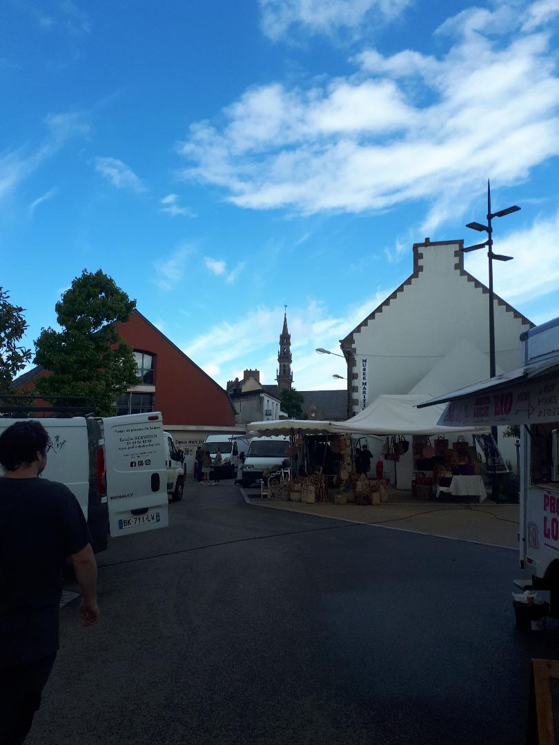 Carantec market day thurs end et NF jun22