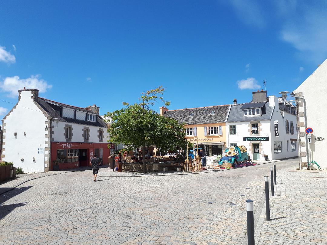 Carantec pl de la Republique et NF jun22