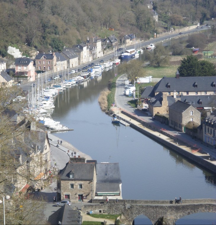 dinan-ramparts-to-port-dinan-boats-mar15