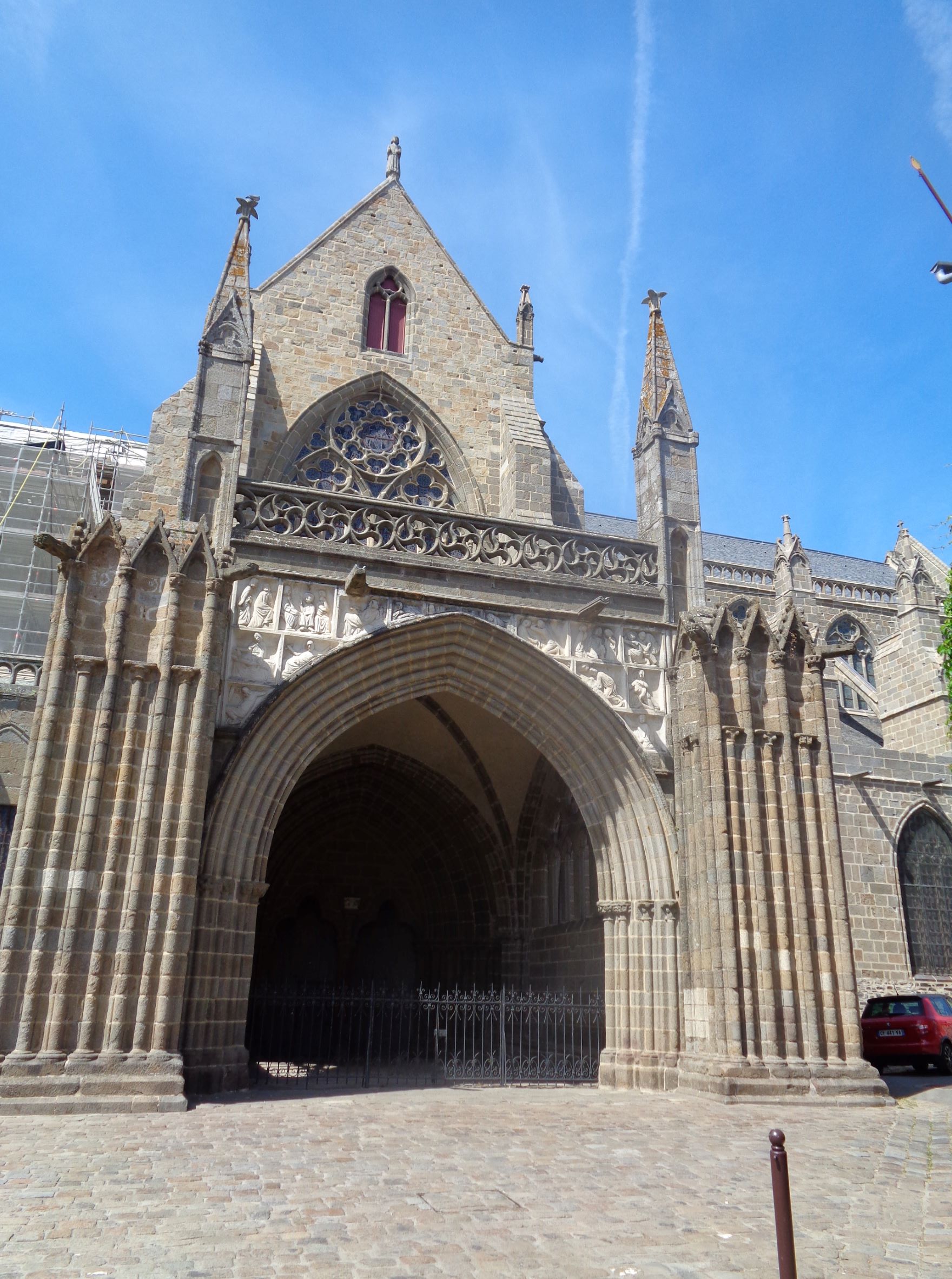 Dol de Bretagne Cathedral St Samson side chapel entr jul22