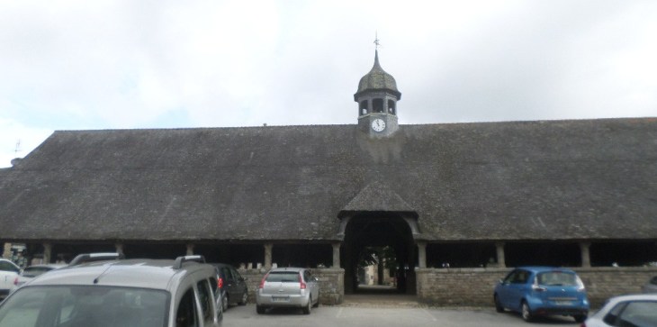 le-faouet-halles-front-clock-jul19