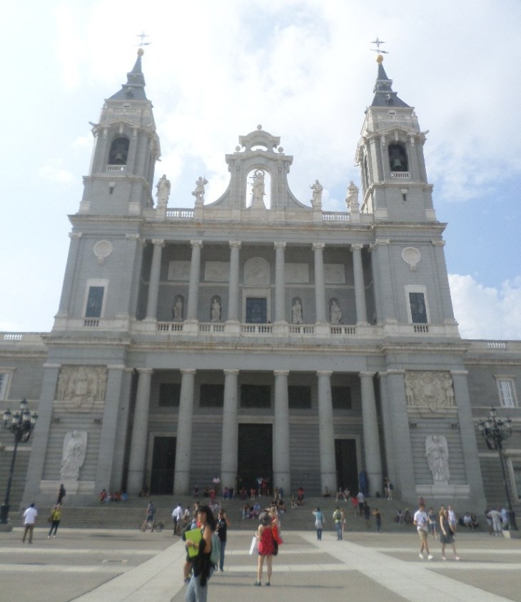 madrid-cat-almudena-front-ent-aug19