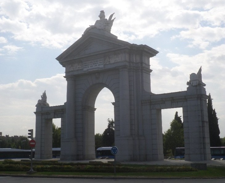 madrid-puerta-de-san-vicente-paseo-de-la-fla-far-aug19