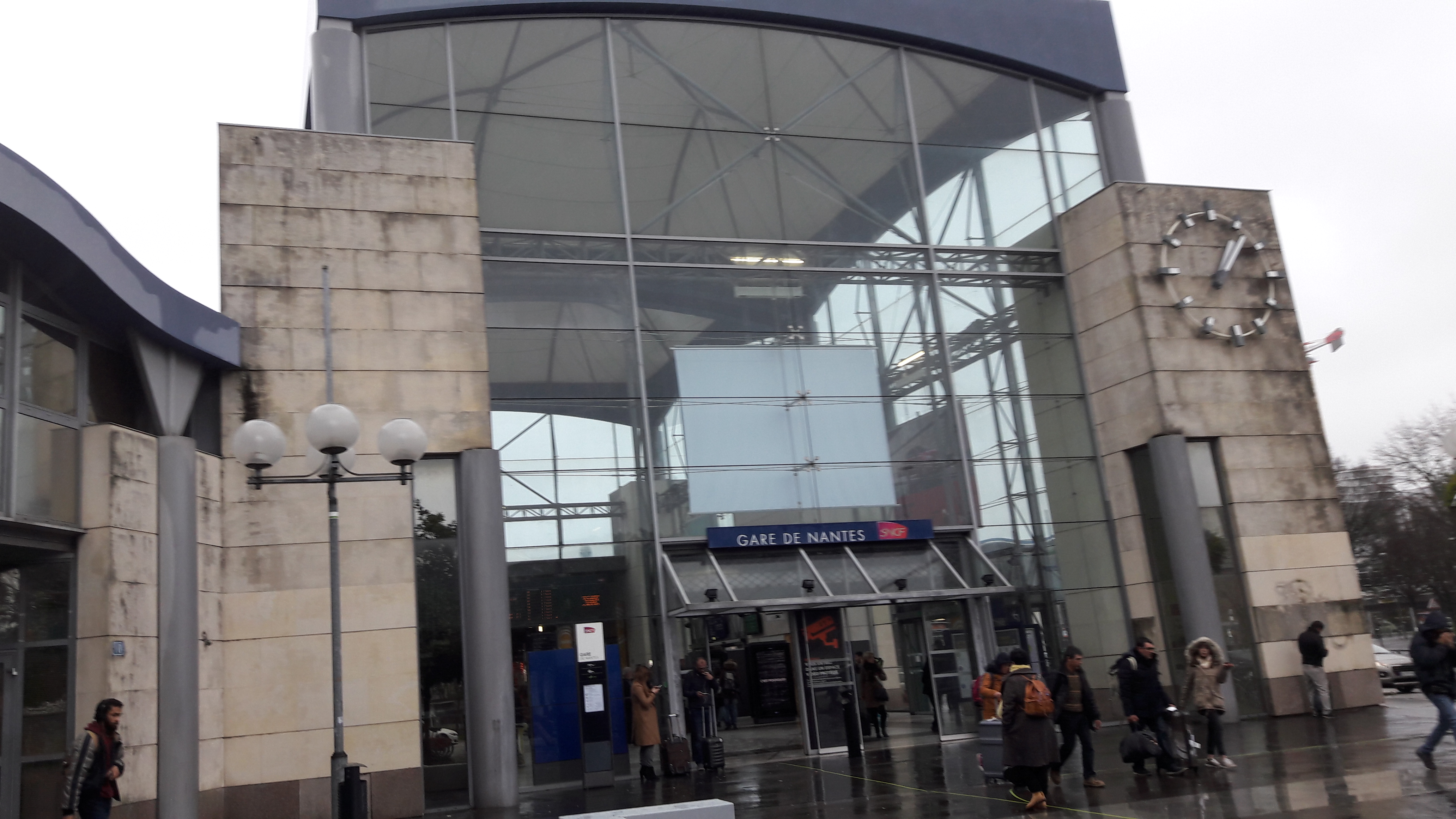 nantes-gare-sud-entrance-from-airport-bus-jan18