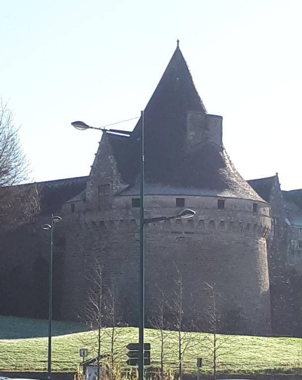 pontivy-chateau-rohan-rounded-tower-feb20
