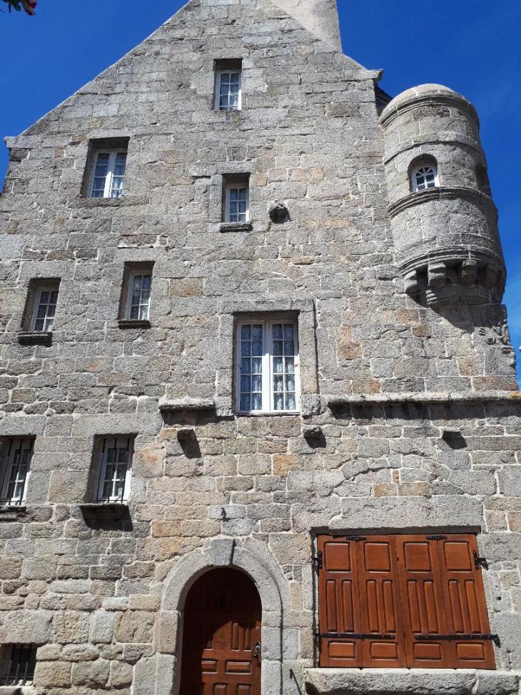 Saint Pol de Leon maison prebendale rue gen leclerc jun22