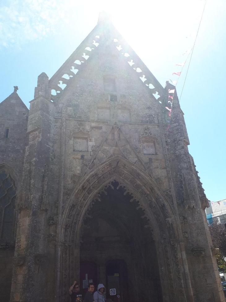 Saint Pol de Leon ND du Kreisker Chapel front et boys jun22