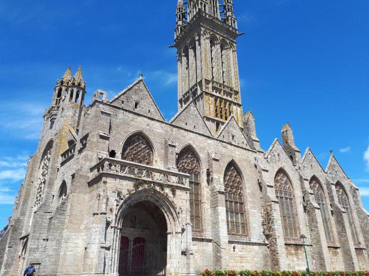 Saint Pol de Leon ND du Kreisker Chapel side street jun22