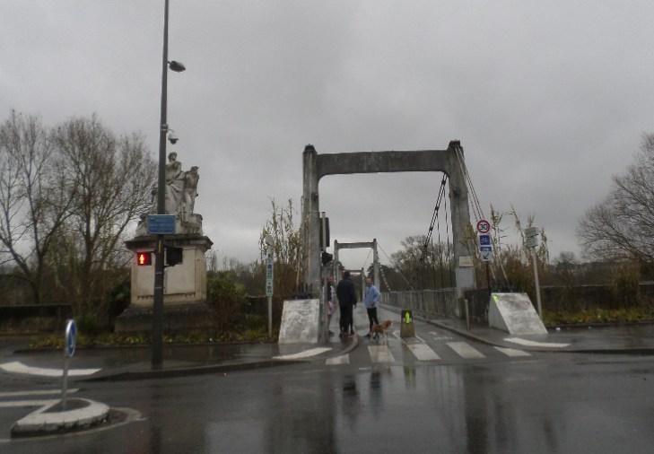 tours-pont-de-st-symphorien-suspendu-feb18