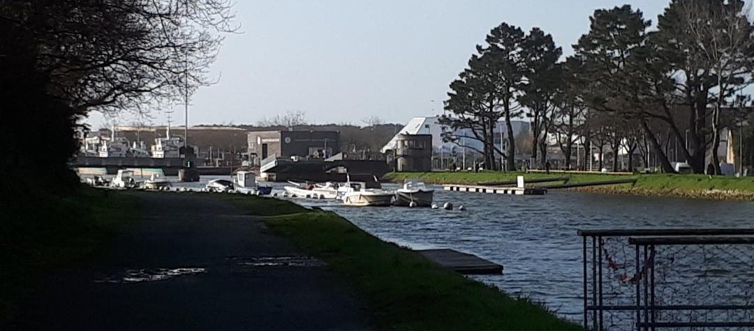 vannes-canal-promenade-to-parc-du-golfe-area-feb20