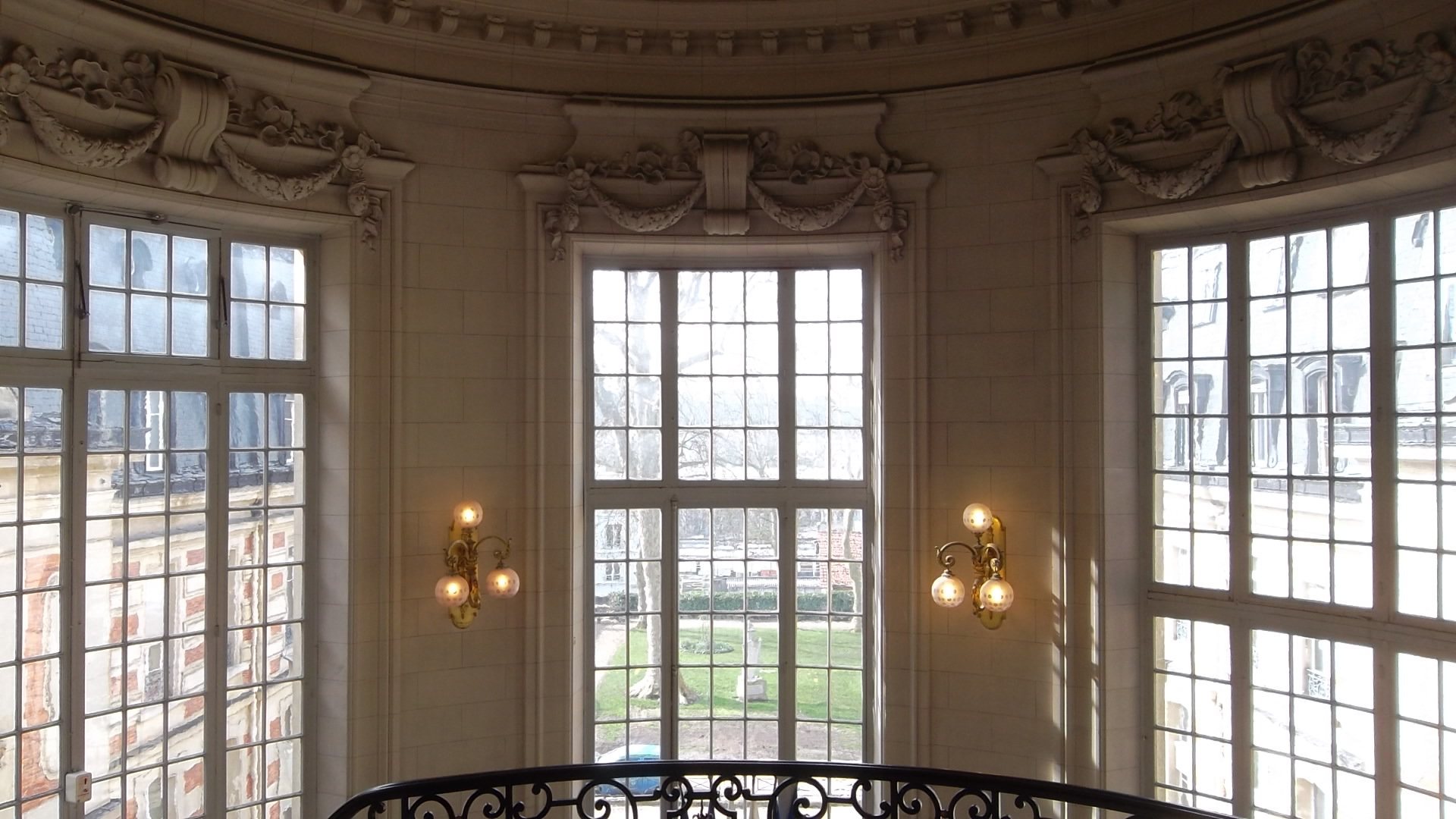 Versailles hotel de ville 2fl to patio deco mar13