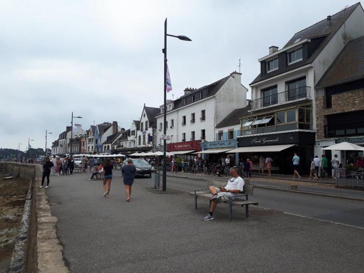 La Trinite sur Mer wooden houses restos waterfront aug22