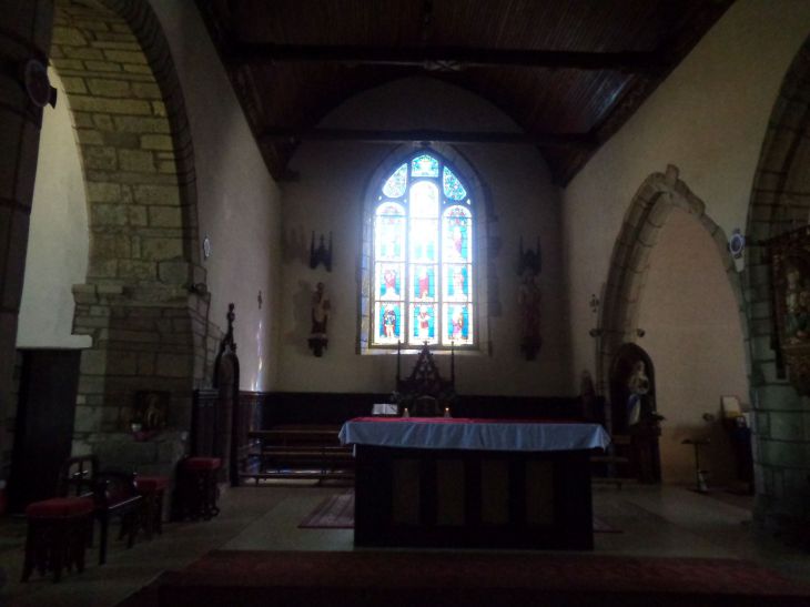 Neant sur Yvel ch St Pierre altar aug22