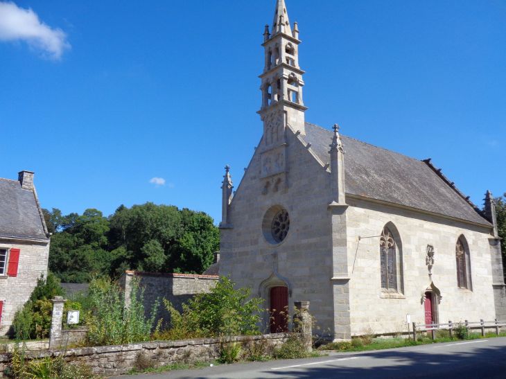 Saint Nolff Chapelle Sainte Anne front road aug22