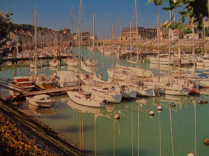 Saint Valerie en Caux port plaisance to city