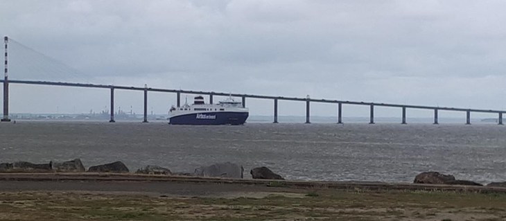 st-nazaire-port-boat-under-bridge-st-nazaire-jun19