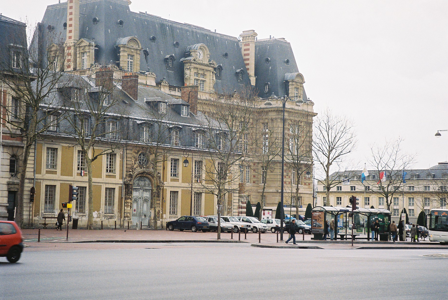 Versailles Hotel de ville annex left side