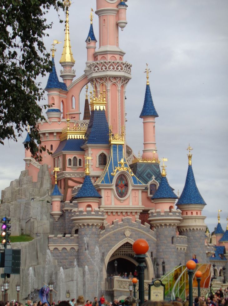 Disneyland paris disney park cinderella castle entr sep22