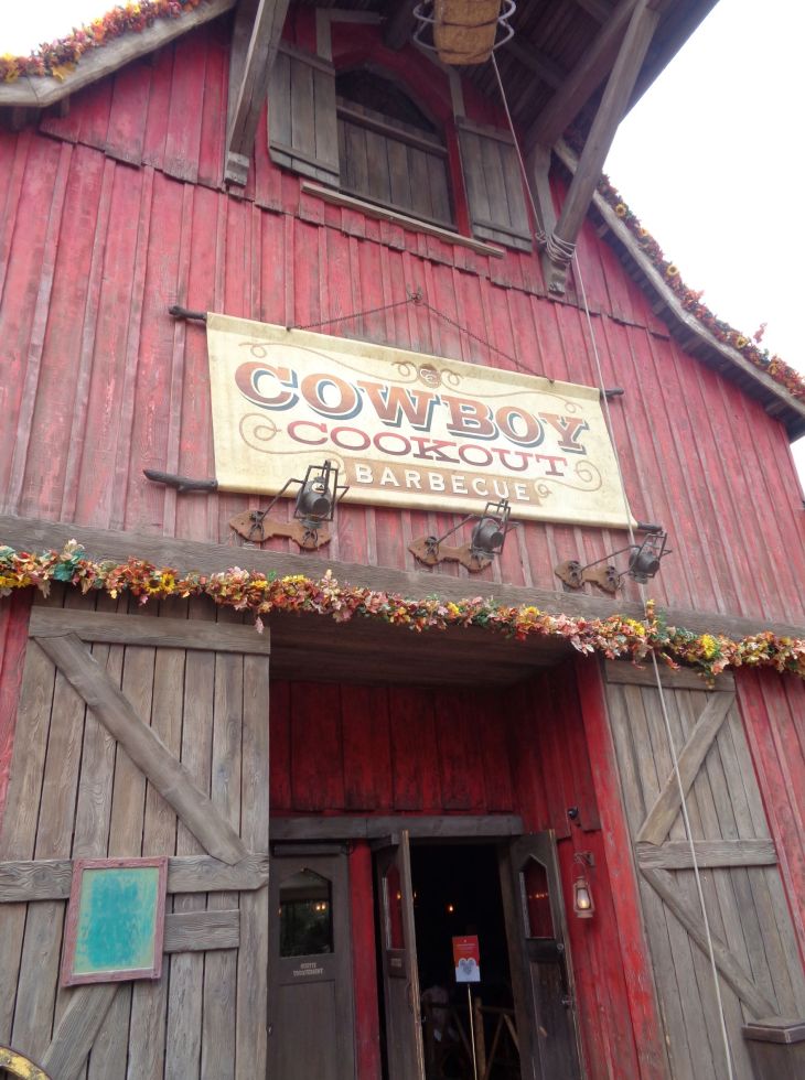 Disneyland paris disney park cowboy cookout restaurant lunch sep22