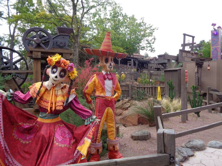 Disneyland paris disney park feast of the dead mexico hallyween sep22