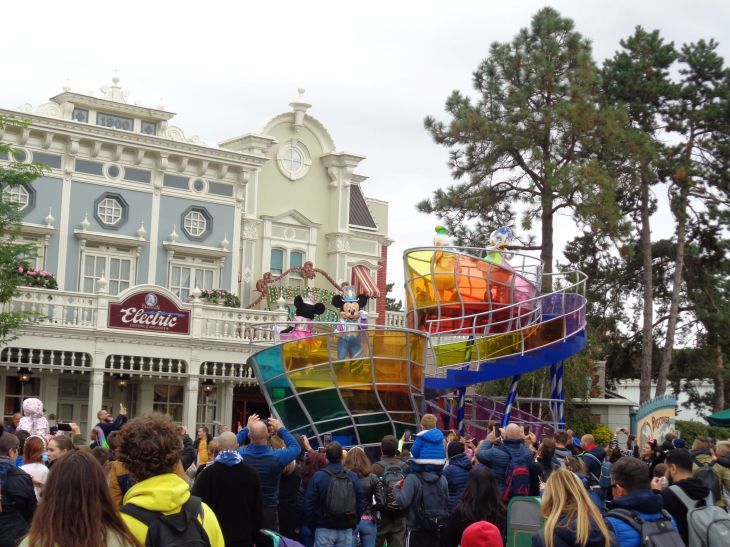 Disneyland paris disney park main st parade mickey sep22