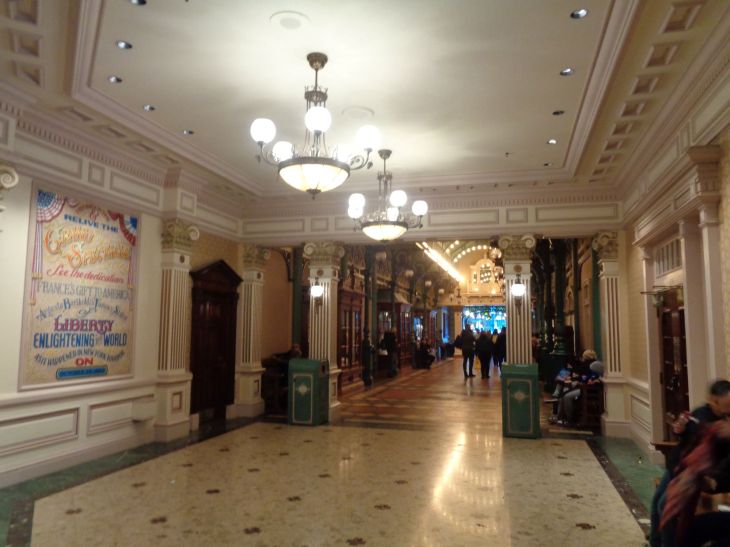 Disneyland paris disney park passage liberty stores wide sep22
