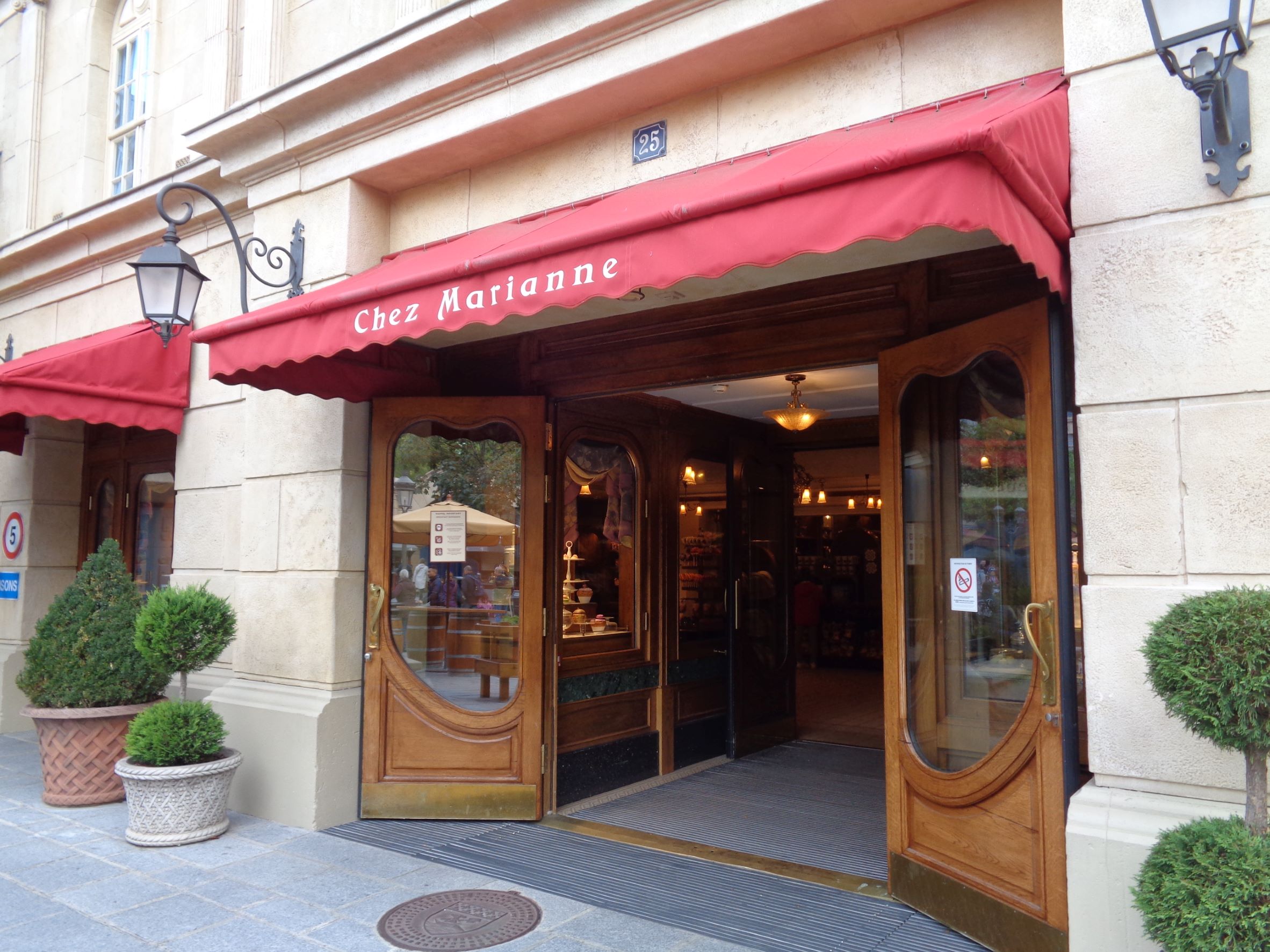 Disneyland paris disney studio chez marianne store sep22