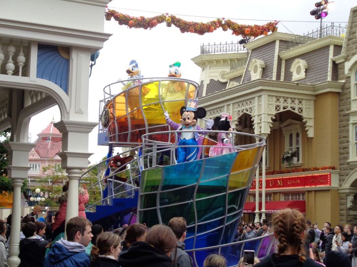 Disneyland paris main st mickey parade sep22