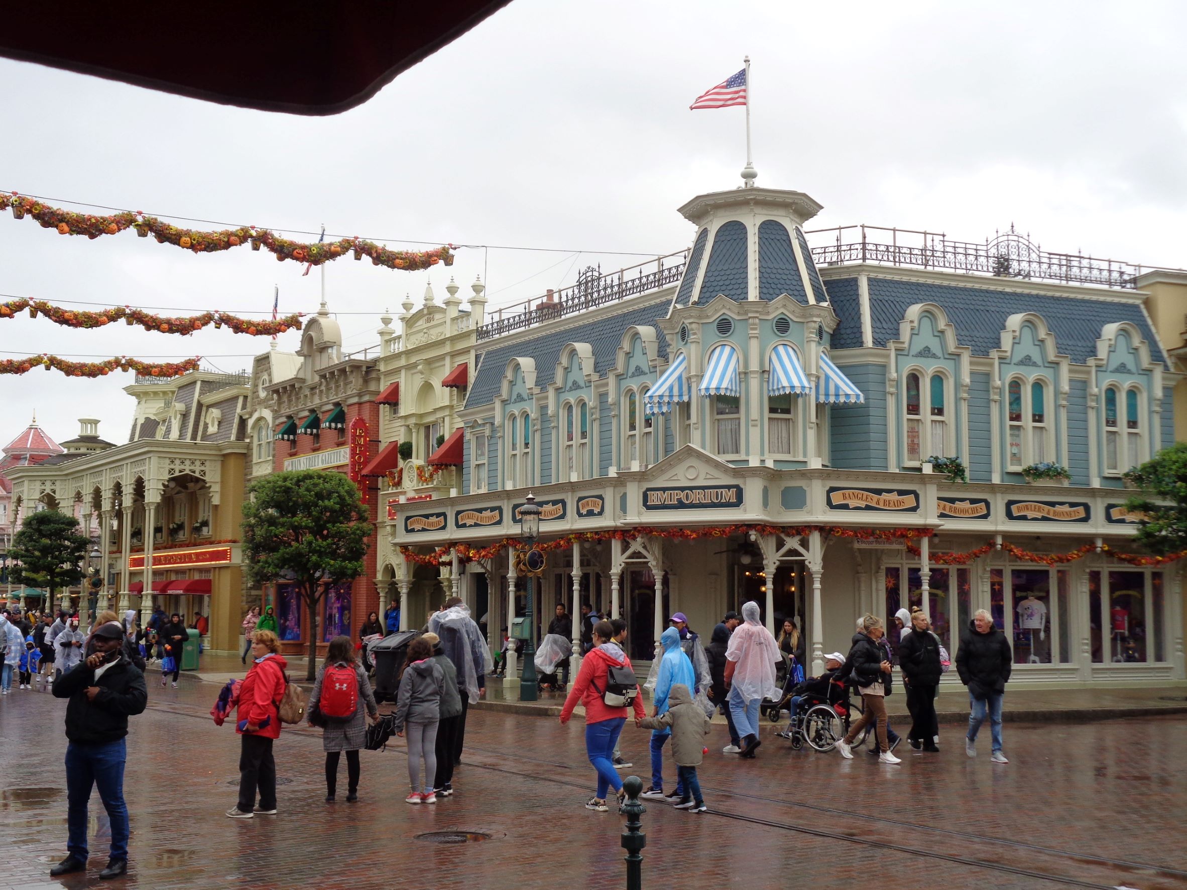 Disneyland paris main st stores emporium sep22