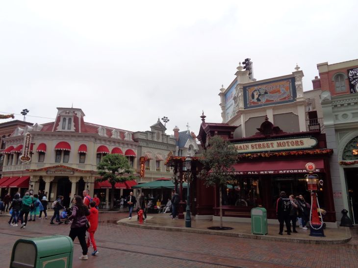 Disneyland paris main st stores motors sep22