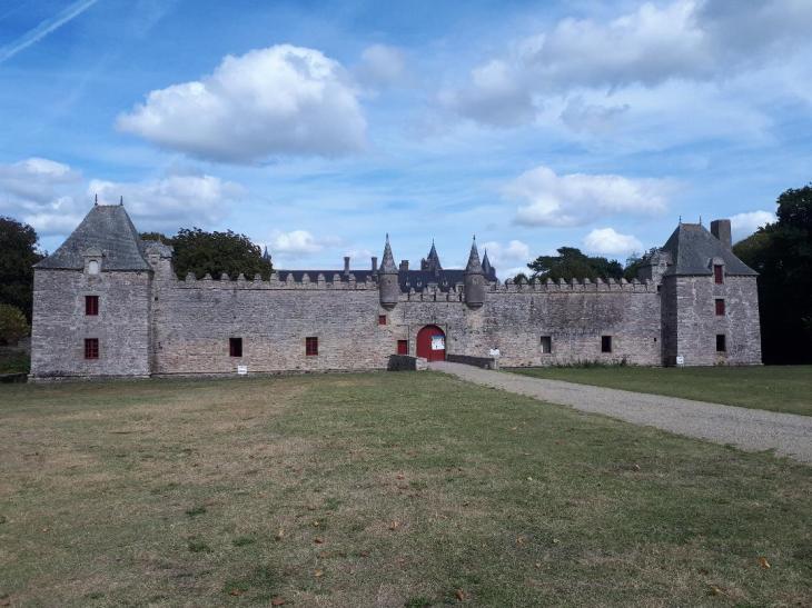 Erquy chateau bienassis front closeup sep22