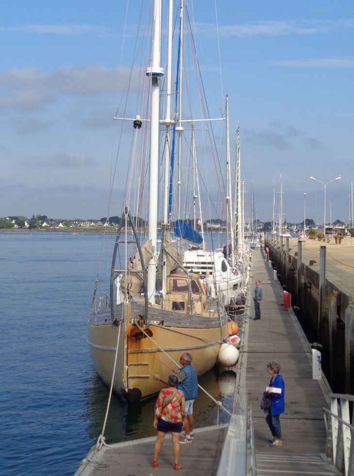 Etel Port ferry boat et showing boats sep22