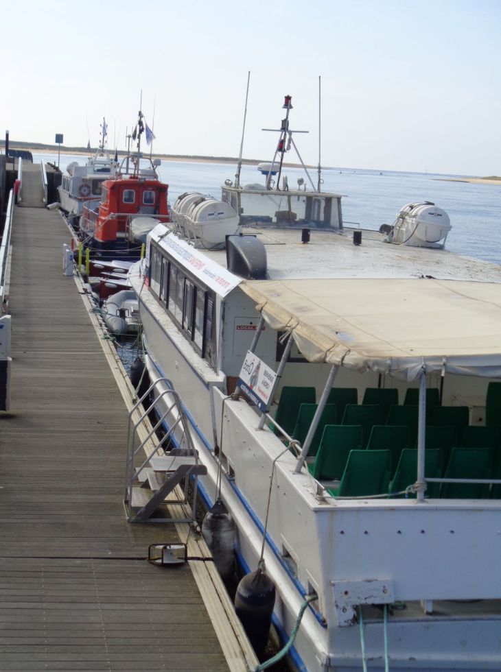 Etel port ferry boats and SNSM boat sep22