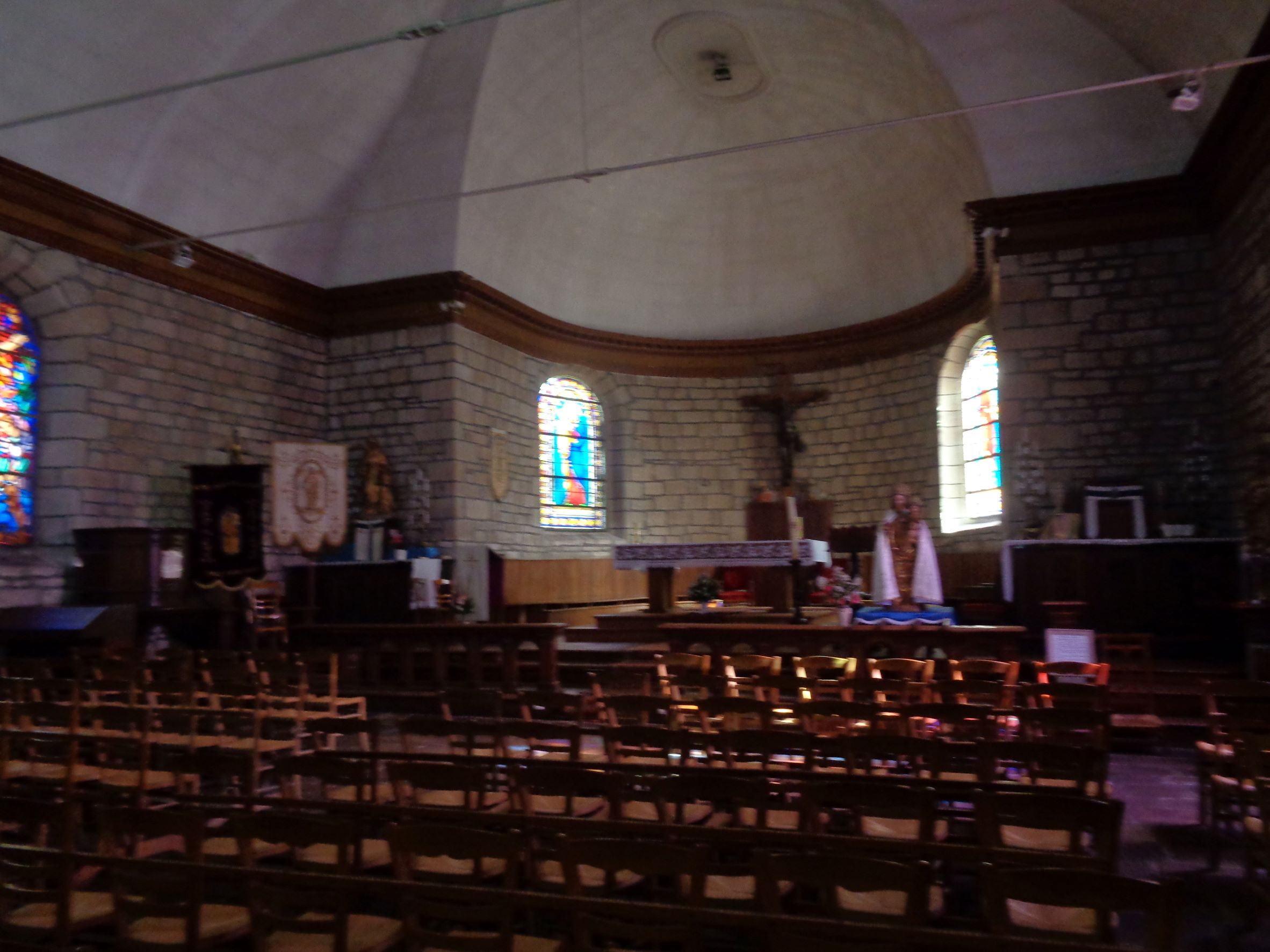 Guéméne sur Scorff ch Notre Dame de la Fosse nave to altar sep22