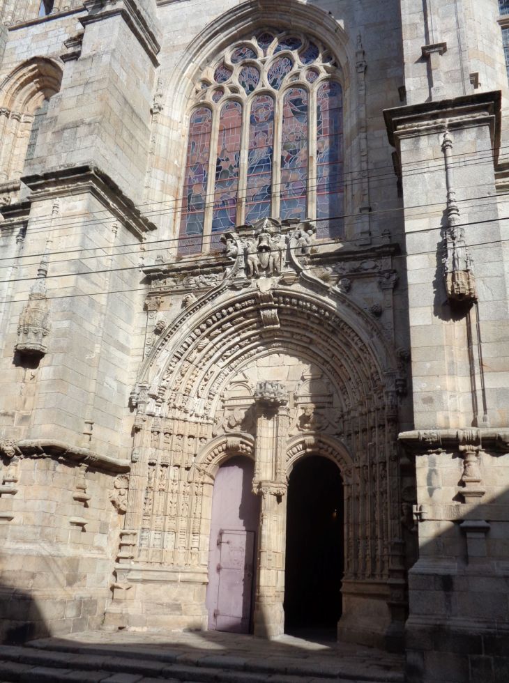 Guingamp basilica ND bon secours main entr portain ste jeanne sep22