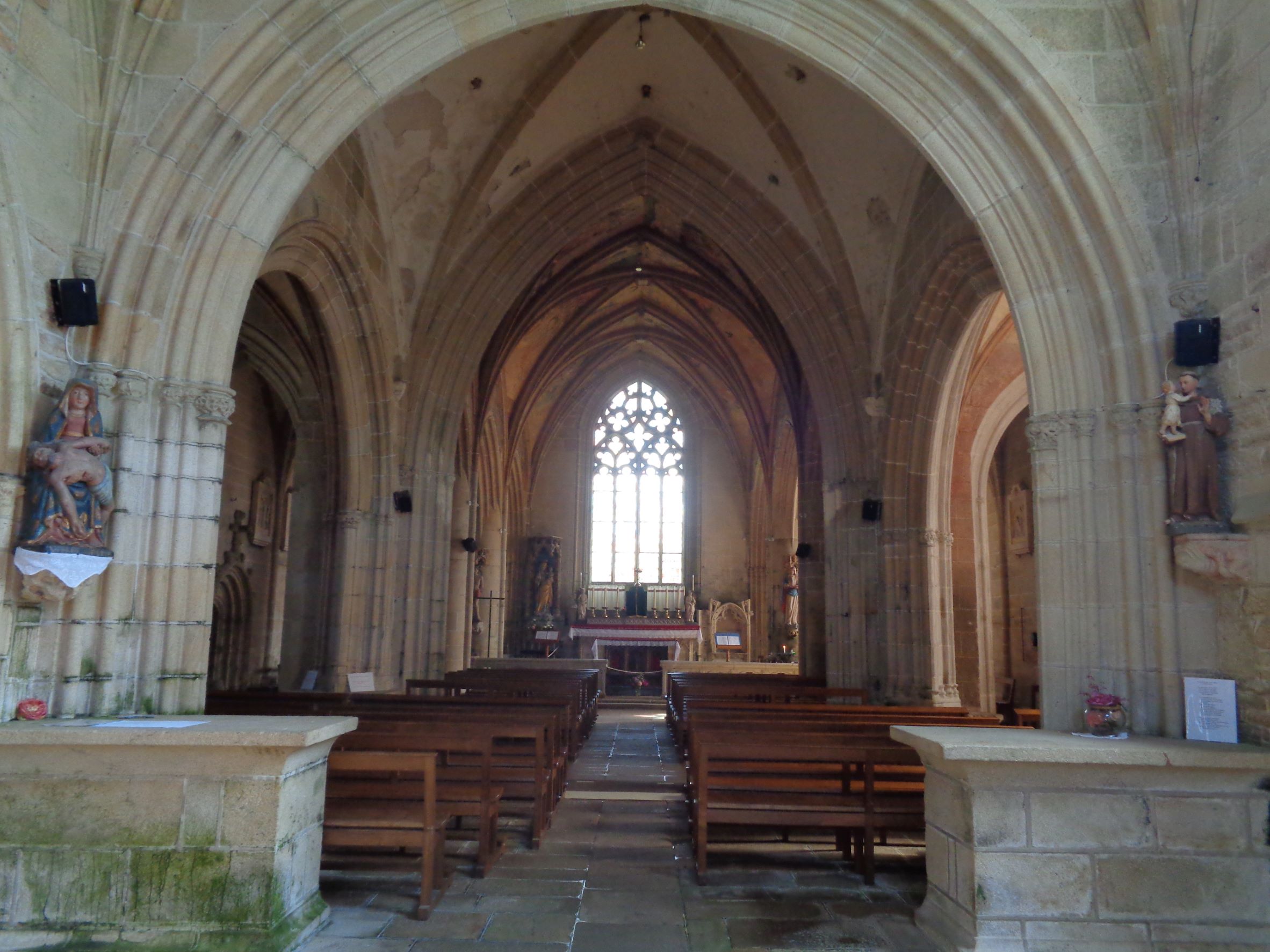 Kernascleden ch Notre Dame nave to altar sep22