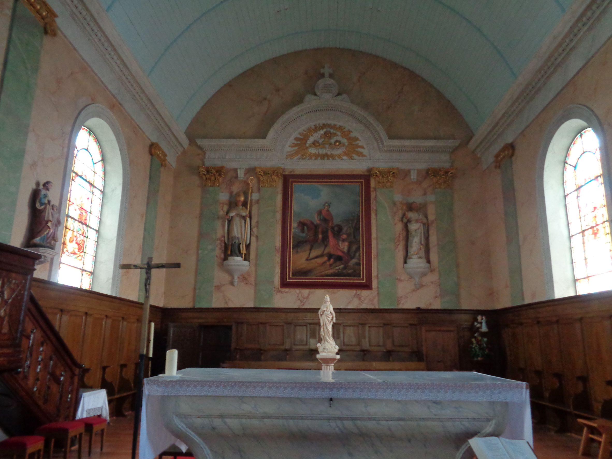 Landevant ch Saint Martin altar pulpit sep22