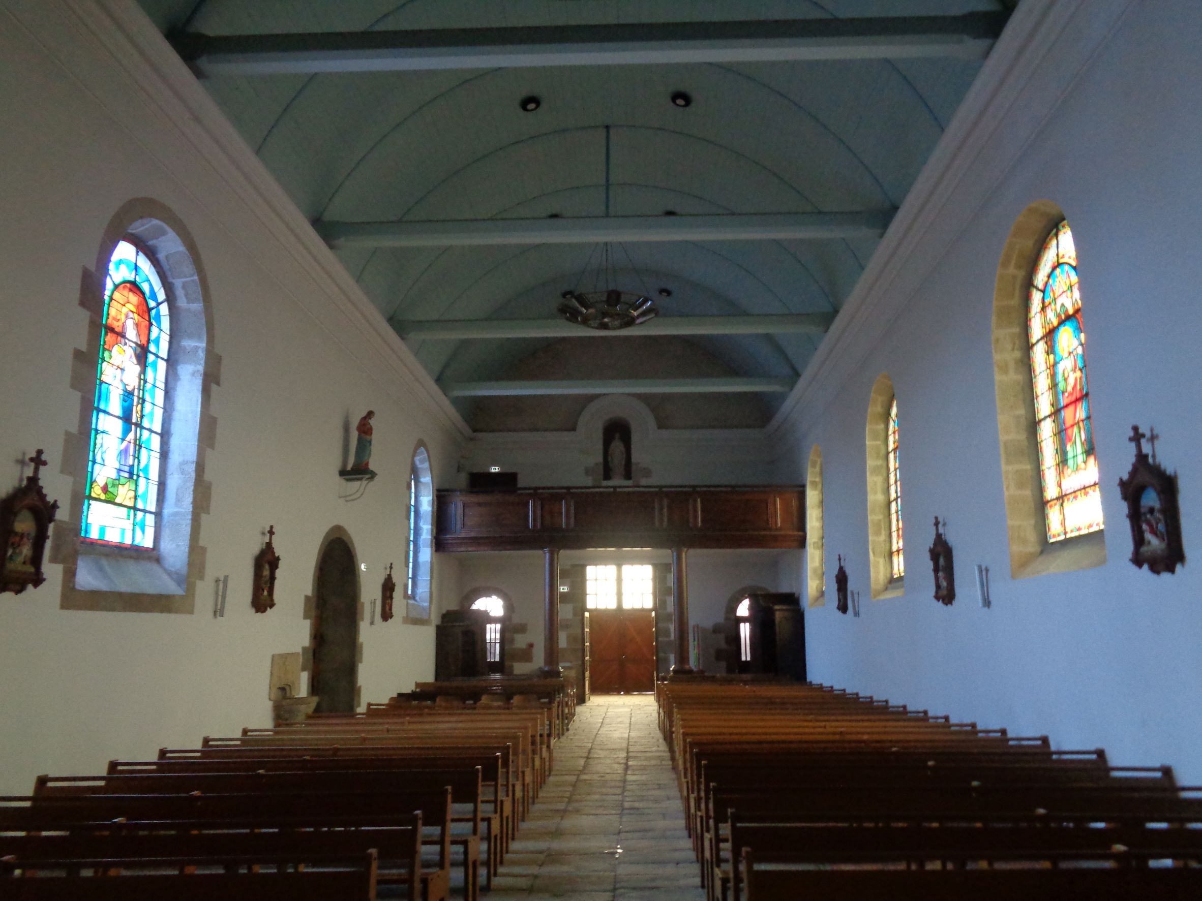 Landevant ch Saint Martin altar to back sep22