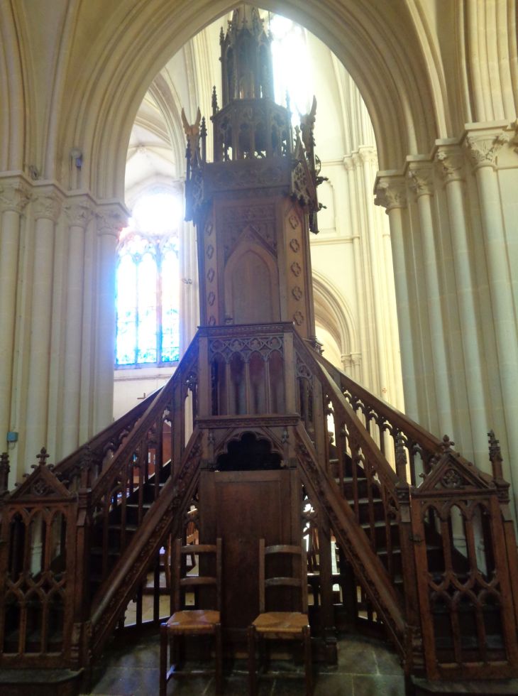 Languidic ch Saint Pierre pulpit front sep22