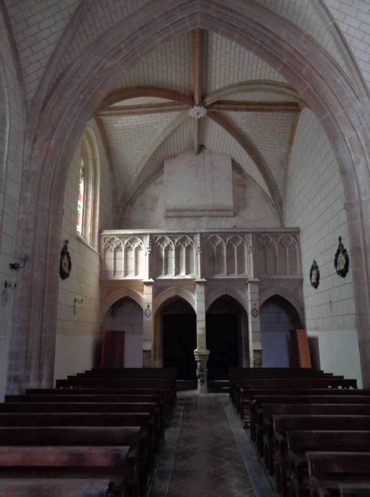 Languidic Chapelle Notre Dame des Fleurs altar to nave back sep22